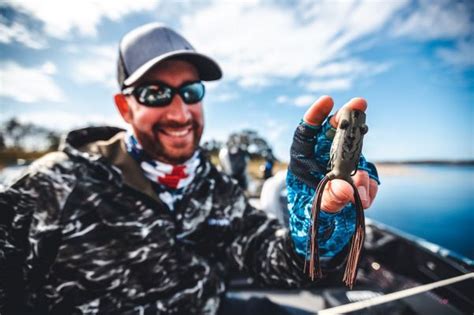 chaturebait live|Wiggins keeps the big walking topwater plugs handy in late fall。